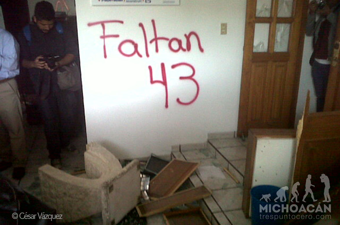 normalistas atacan pan11