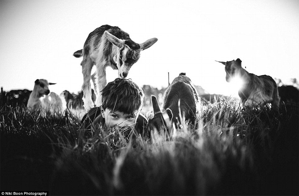 3331D4FC00000578-3541192-At_one_with_nature_The_latest_installment_of_the_photo_series_ha-a-40_1460698094837